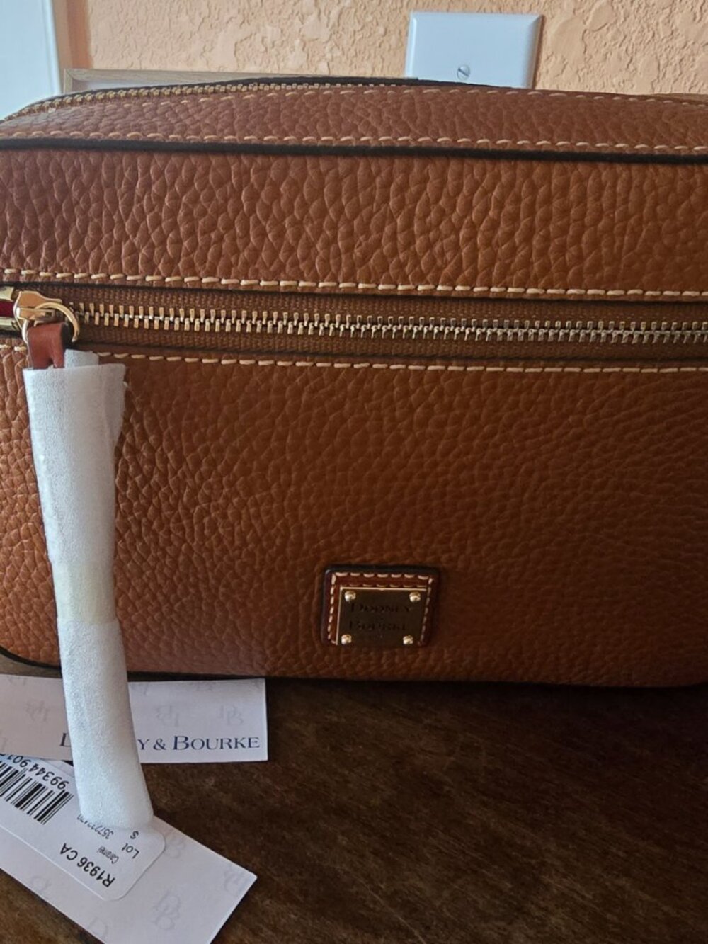 Pebble Grain Camera Zip Crossbody - Picture 11 of 14